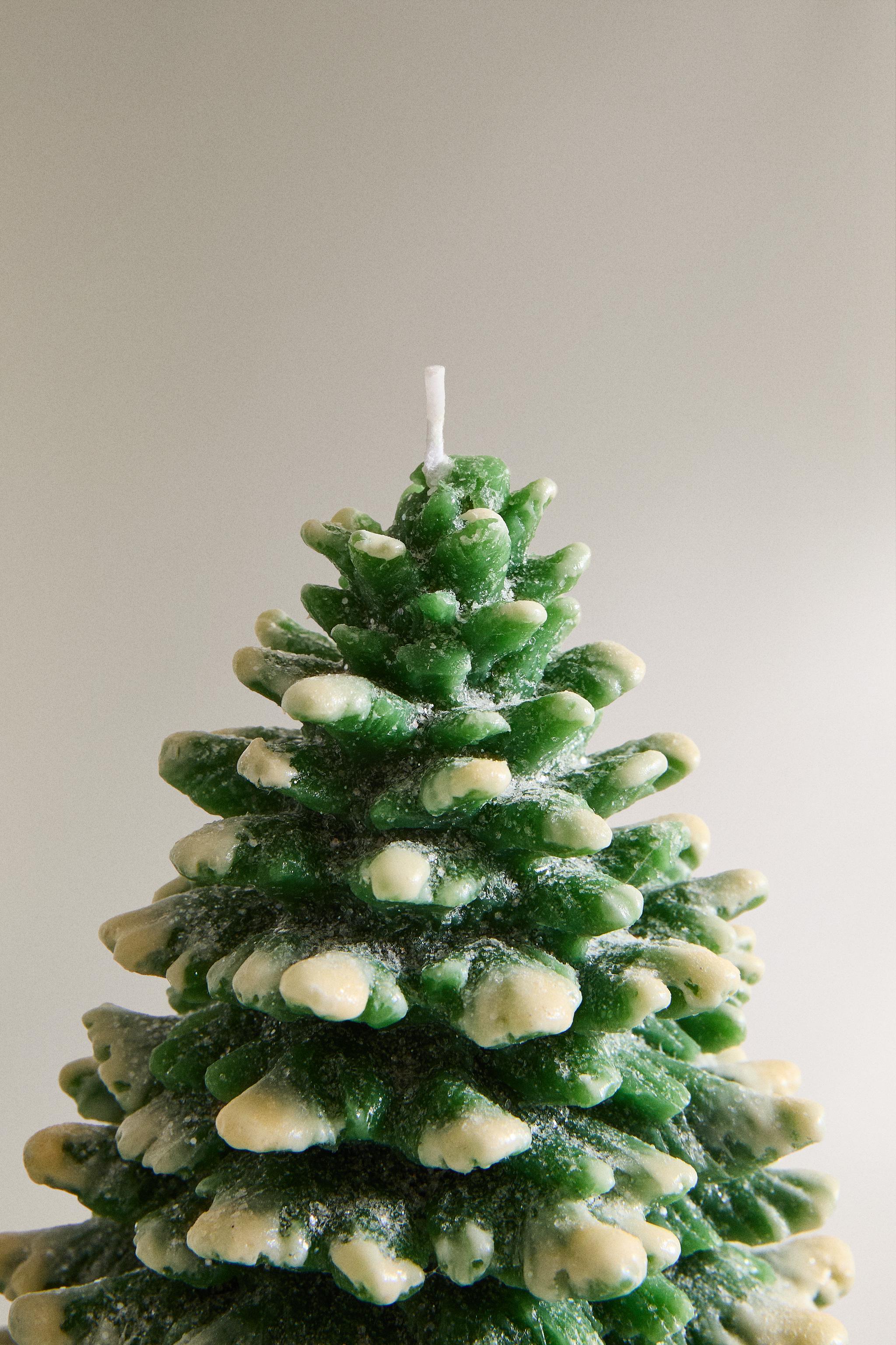 SNOWY FIR TREE CHRISTMAS CANDLE
